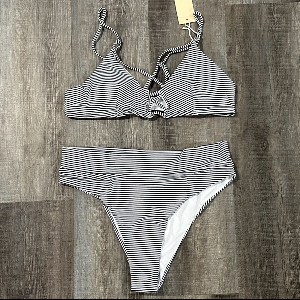 New Women’s Large Black & White Strappy Striped Bikini Swim Suit Set